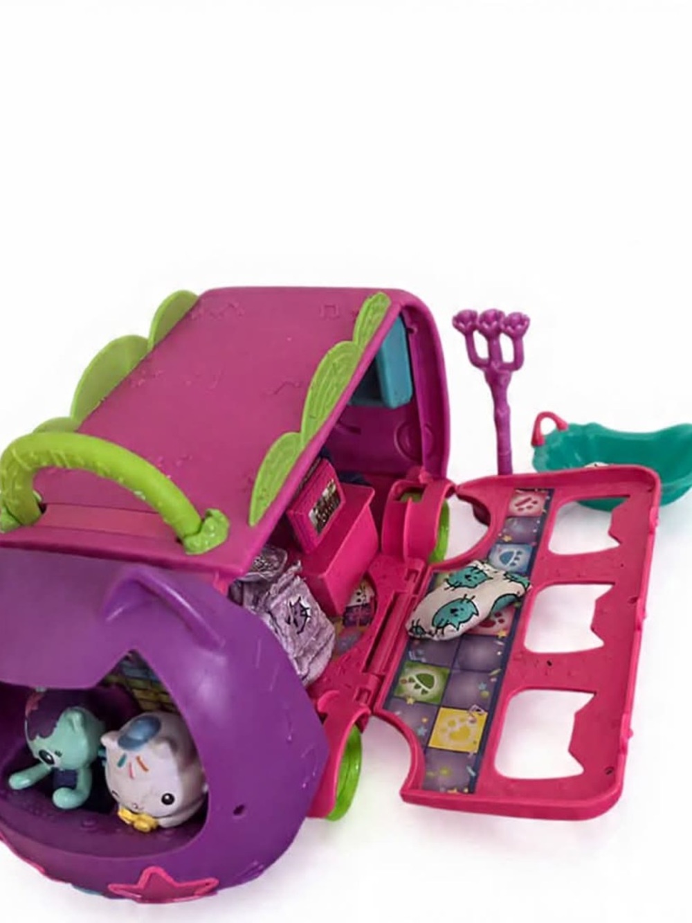 Gabby’s Dollhouse Perfect Purrfect Party Bus + dollhouse furniture Cakey Cat